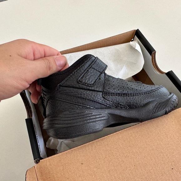 New Jordan black kids 8 c ( final sale no return ) - Picture 5 of 6